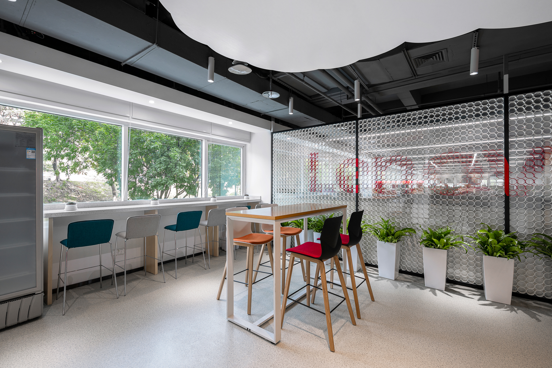 Work Life Balance: High-Efficiency Office of a Tech Company
